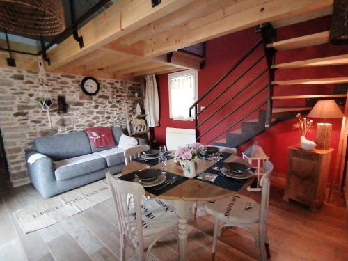 Malville House | La Ruine du Jardin