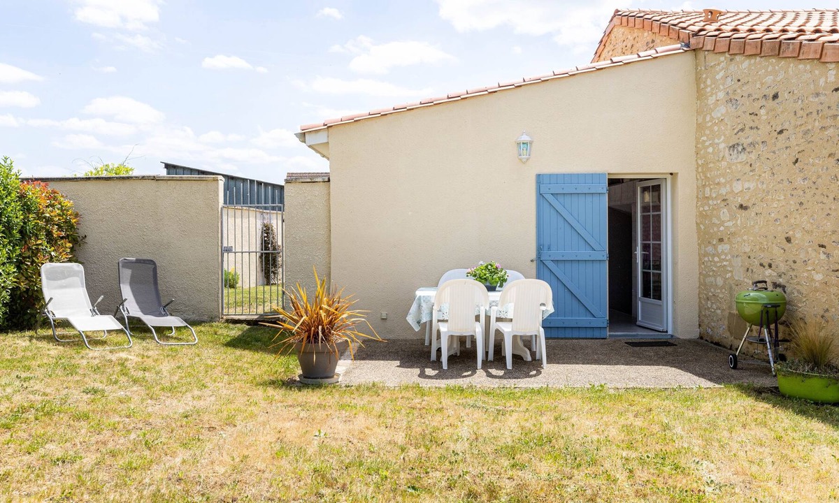 Antoigne House | La Saumuroise - Two Bedroom House, Sleeps 4