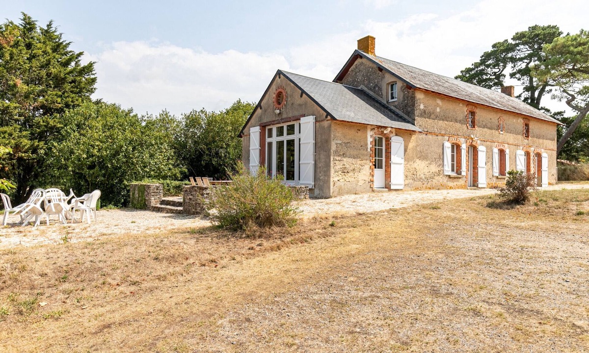 Landevieille Cottage | "La Savarière": Cottage and beach for 12 people