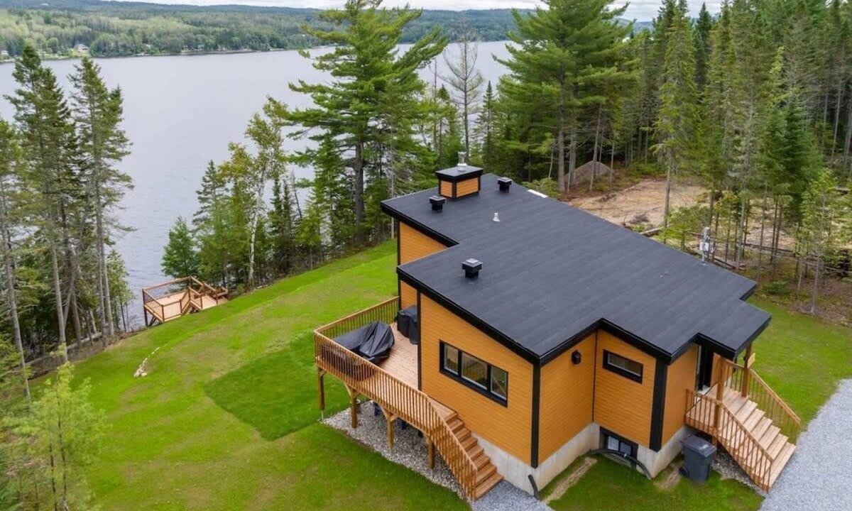 Pohenegamook Ski Chalet | La Signature Guy | Private Spa on the Lake