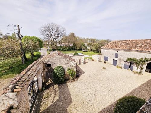Saint-Simeux House | La spacieuse maison des miots