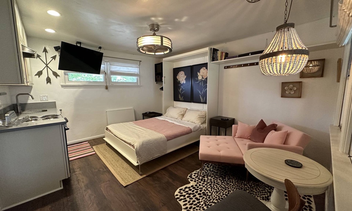 San Clemente Apartment | La Studio Rosa