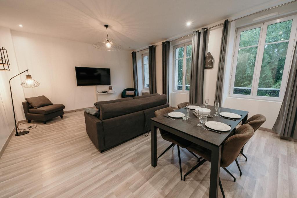Charleville-Mezieres Apartment | La suite Delahaye
