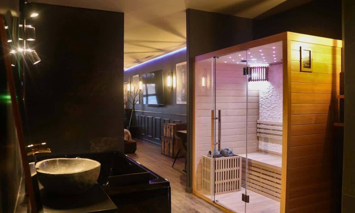 Arras Apartment | La suite des Arcades, Grand place, Sauna et Balneo