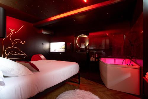 Saint-Lambert-du-Lattay Villa | La Suite Spa & Cinéma