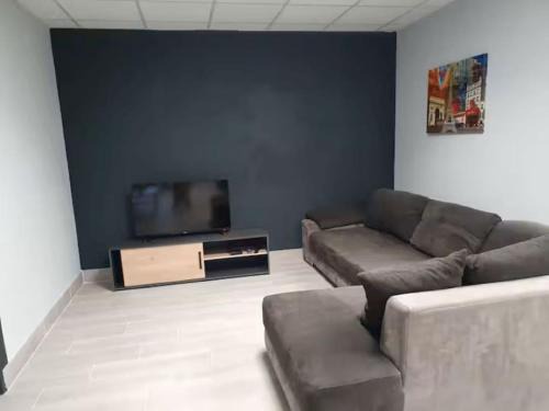 Nailloux Apartment | la tanière argentée