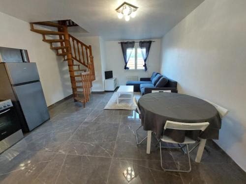 Issou Apartment | La tanierre T2 Issou vibe chill cosy