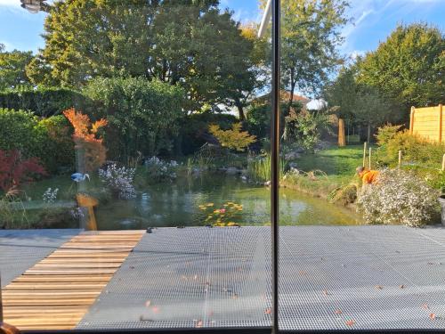 Lumbin House | la terrasse sur l'eau