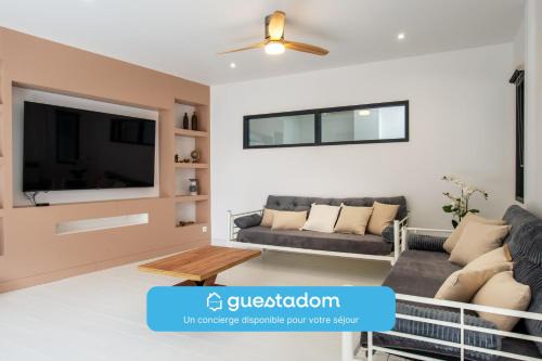 Laval House | La Terrasse - Wifi - Parking - Clim