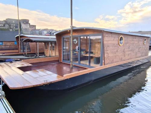 Downtown Angers Apartment | La toue Belle de Maine - Bateau traditionnel de la Loire