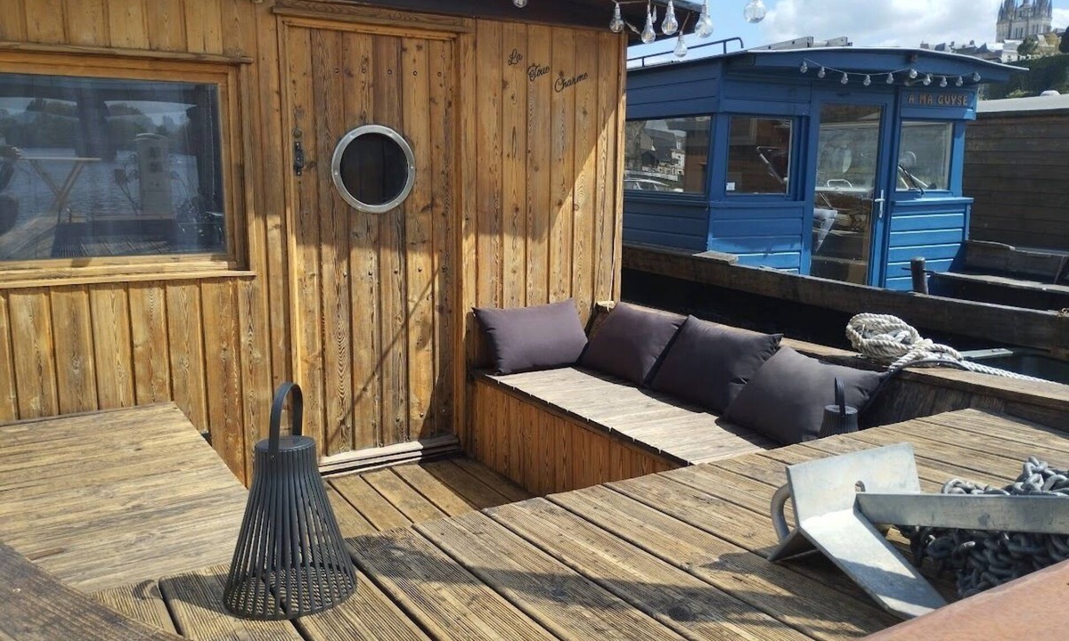 Downtown Angers Boat Rental | La Toue Charme (House Boat)