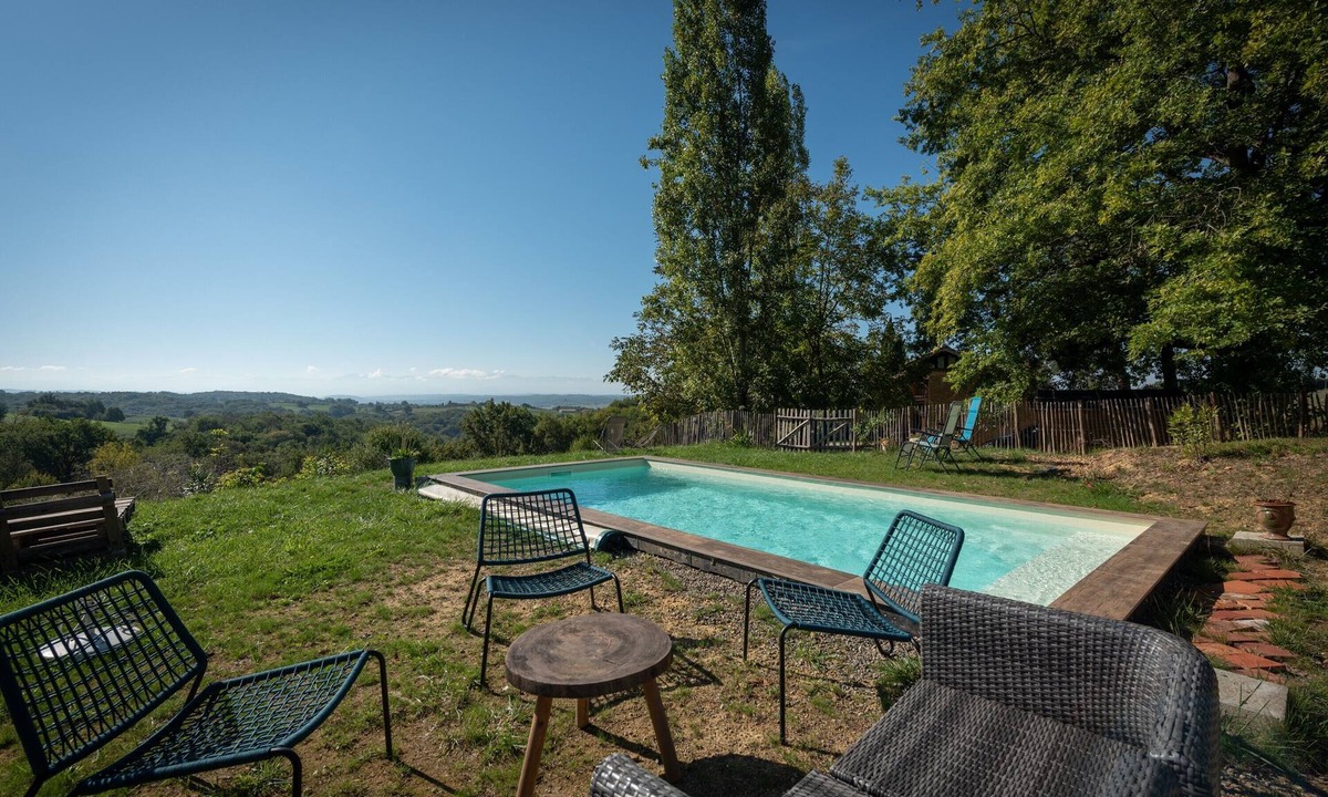 Malabat House | La Toumet – Family Home with Pool and Pyrenees View