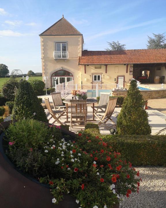 Essertenne House | La Tour D'Elaine