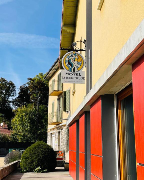 Reignier-Esery Hotel | La Tour D'ivoire