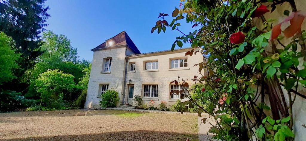 Rousseloy Apartment | La Tour de Flandre