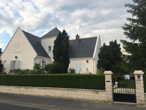 Saint-Cyr-sur-Loire Bed & Breakfast | La Tour de Saint Cyr