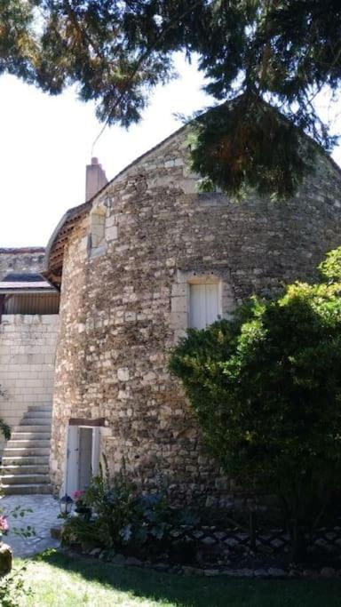Cheneche House | La tour du logis, gîte 4 * à 15 min du Futuroscope