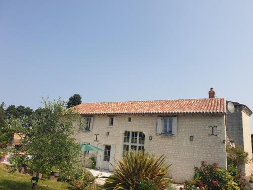 Verneuil-le-Chateau Bed & Breakfast | La Tour du Raygnier