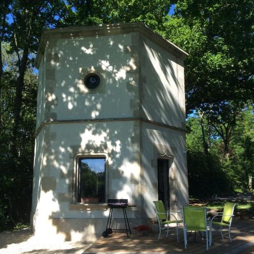 Semur-en-Auxois House | La Tour Hexagonale for 2 with shared pool