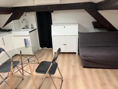 Grezieu-la-Varenne Apartment | La Tour Ronde