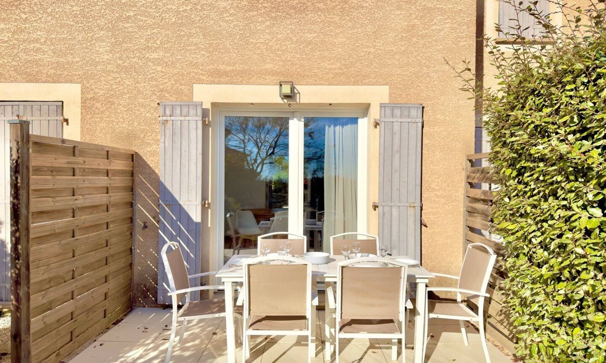 Calvisson Apartment | La Traversante du Mas, 6 guests, Pool in Calvisson