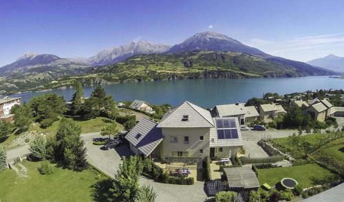 Savines-le-Lac Bed & Breakfast | La Tulipe *