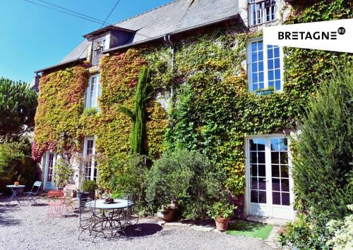 Taden House | LA VALLÉE DU LAUNAY GiTES