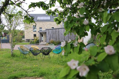 Feuguerolles-Bully House | LA VELOGIROUETTE