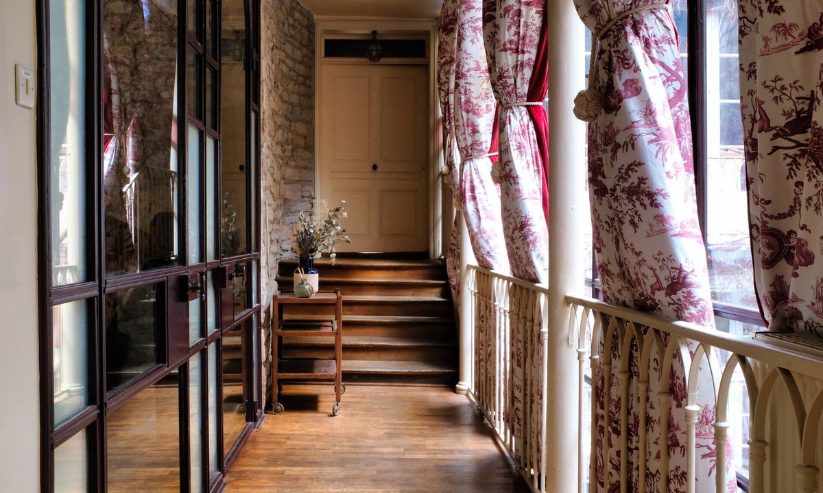 Poligny House | La Verrière Maison d'hôtes