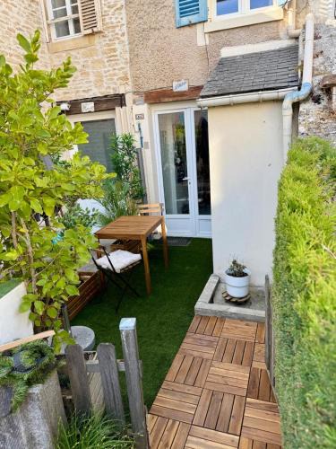 Saint-Regnobert-de-la-Cote-de-Nacre House | La Victoire