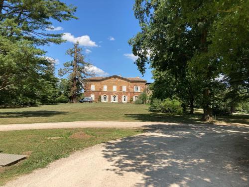 Ars-sur-Formans Apartment | La Vie de Château , Or du Temps