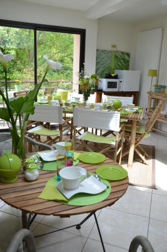 Saint-Quentin-Lamotte-Croix-au-Bailly Bed & Breakfast | La Villa Antalya