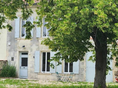 Saint-Jean-d'Angely Villa | La Villa Ausone