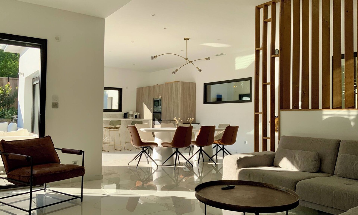Corconne Villa | La Villa Blanca - Elegance between town and scrubland!