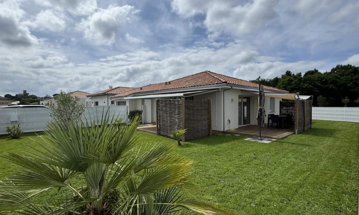 Leon House | La Villa Caroline - LEON