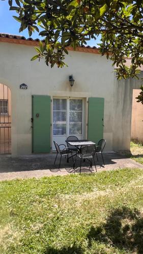 Gallargues-le-Montueux Apartment | La villa De Lina 202 -Self Check In