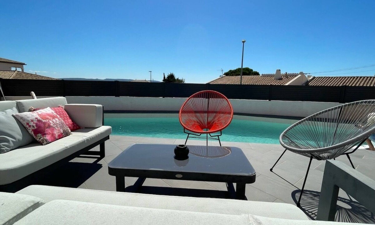 Roches Grises Villa | La Villa des Cistes in a peaceful setting 🦩Vue Étangs