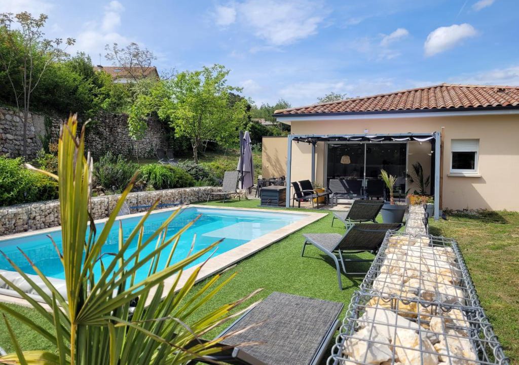 Ucel Villa | La villa des papillons de dugradus