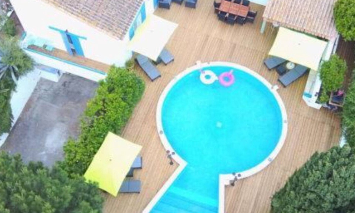 Bize-Minervois Apartment | La Villa du Menhir gites bed and breakfast