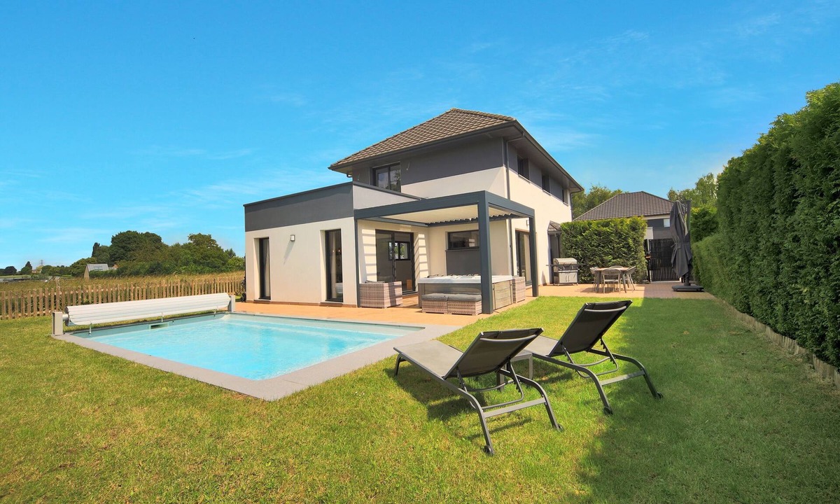 Sainghin-en-Melantois House | La Villa Sainghin - Piscine et Jacuzzi Privé