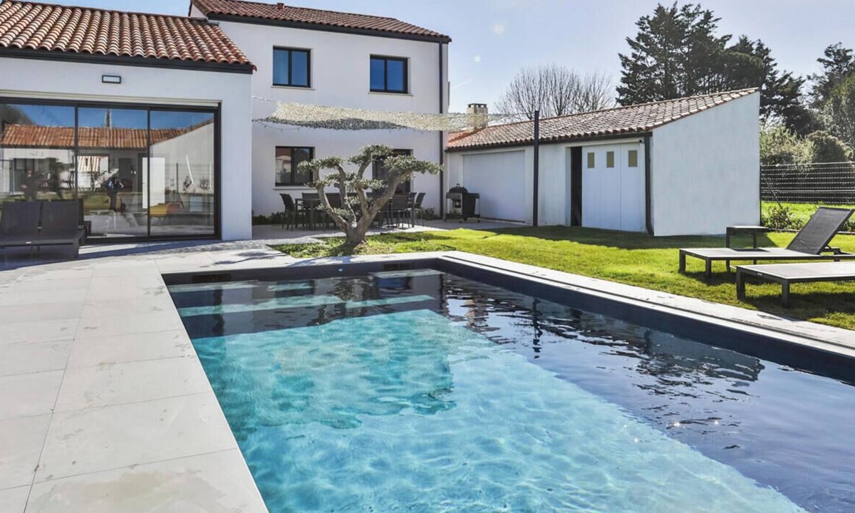 Talmont-Saint-Hilaire House | La Villa Pop I Talmont I 12 pers I Piscine & Pétanque