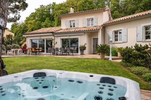 Mours-Saint-Eusebe Villa | La Villa Moursoise 4 Etoiles