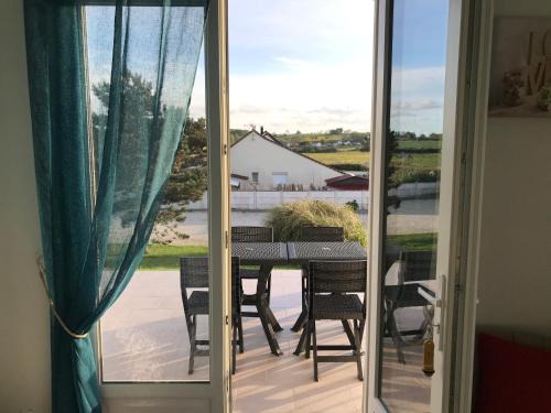 Saint-Come-de-Fresne Bed & Breakfast | La Villa Port Winston - Face Mer B&B