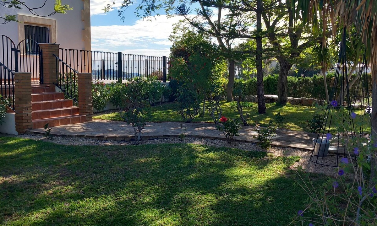 Turis Villa | La Villa Rosa
