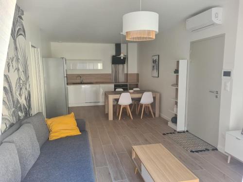 Aimargues Apartment | la violette