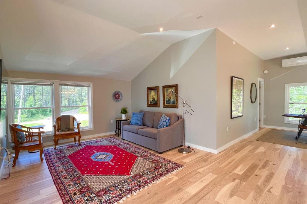 Waldoboro Apartment | La Vita Semplice