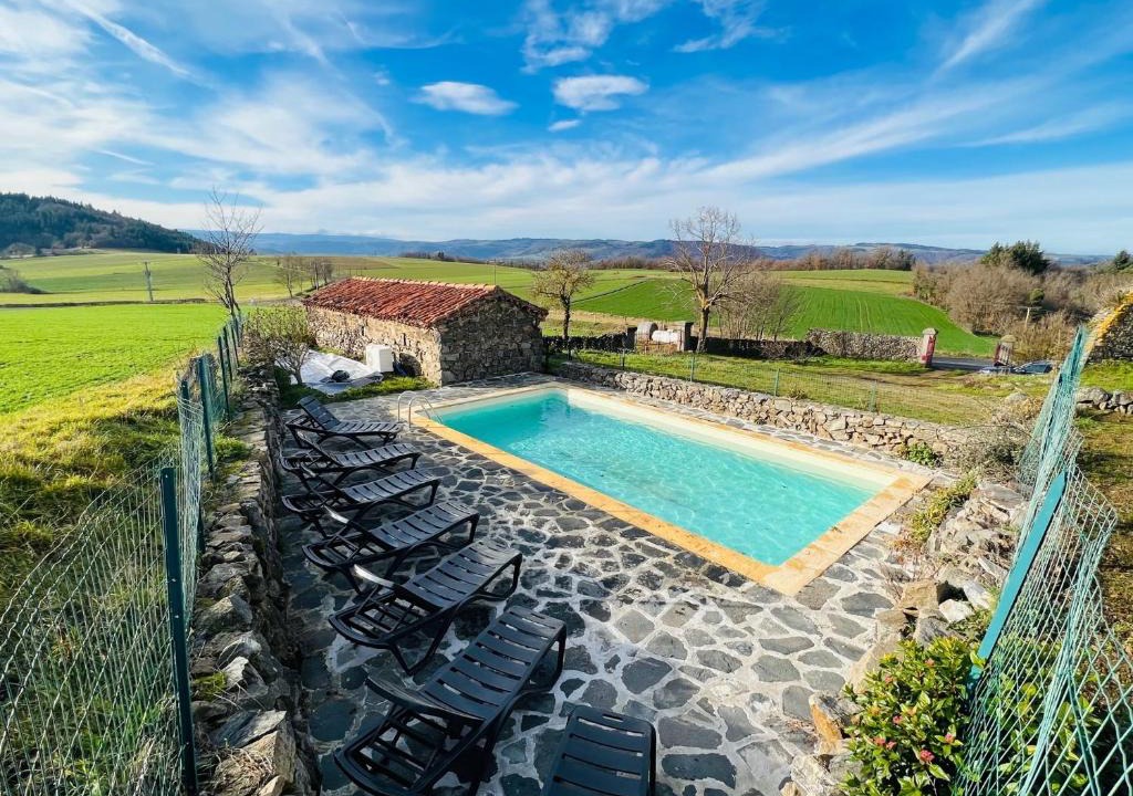 Saint-Privat-du-Dragon House | La Voûte du Dragon spa piscine 26 personnes