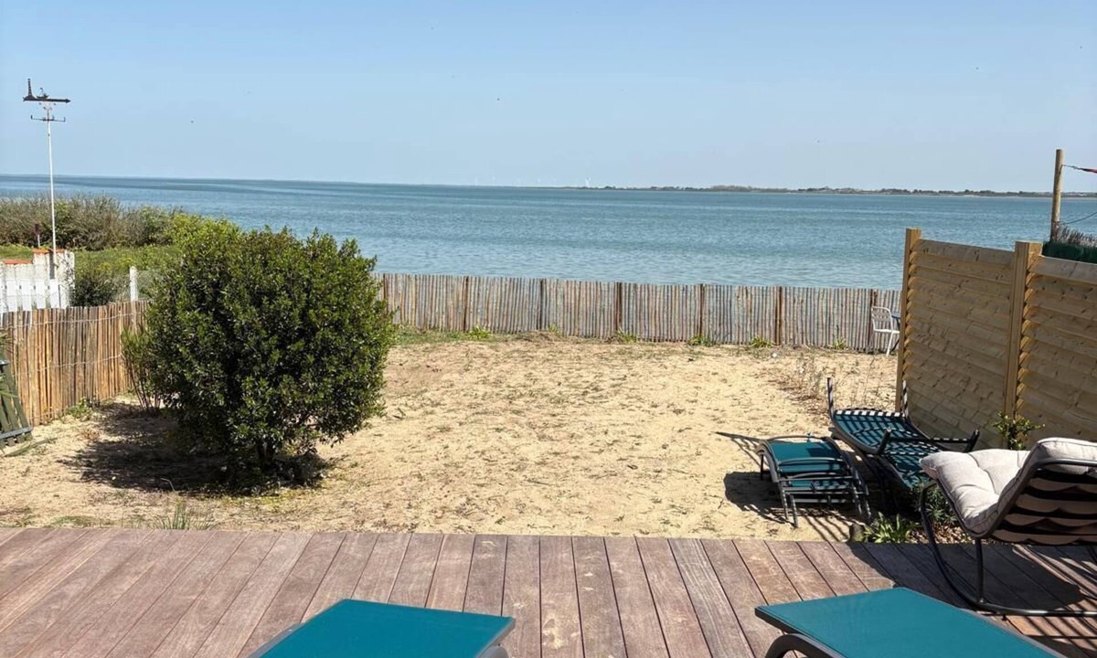 Barbatre House | La voile Bleue - A stopover with your feet in the water