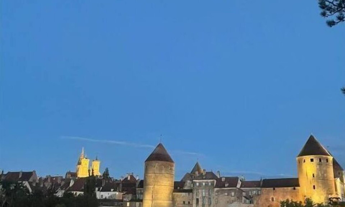 Fain-les-Moutiers Boat Rental | LaBellevue Comfortable holiday residence