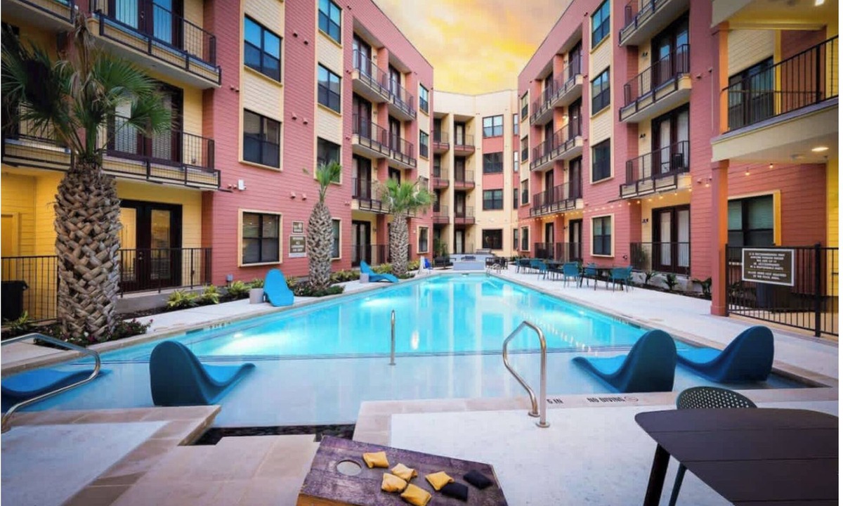 Southtown Condo | Labor by Stylish Stays